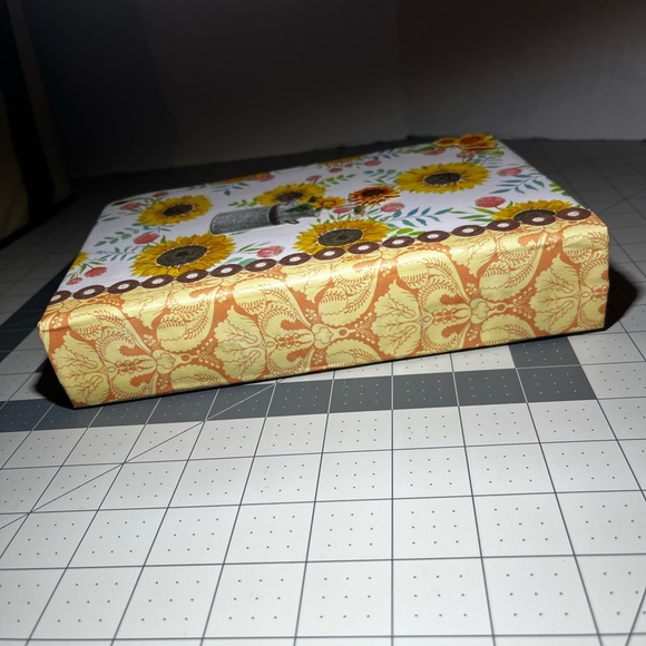 Handmade Fall themed junk Journal - Picture 5 of 10